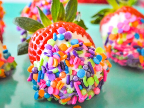 Dipped Strawberry Centerpiece - Sprinkle Bakes