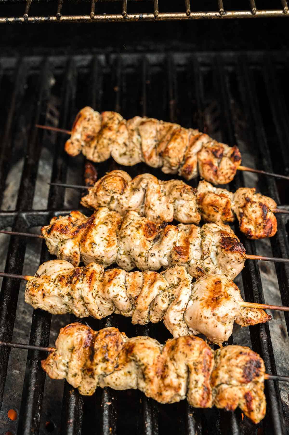 Five Finished Servings of Chicken Souvlaki on a Grill