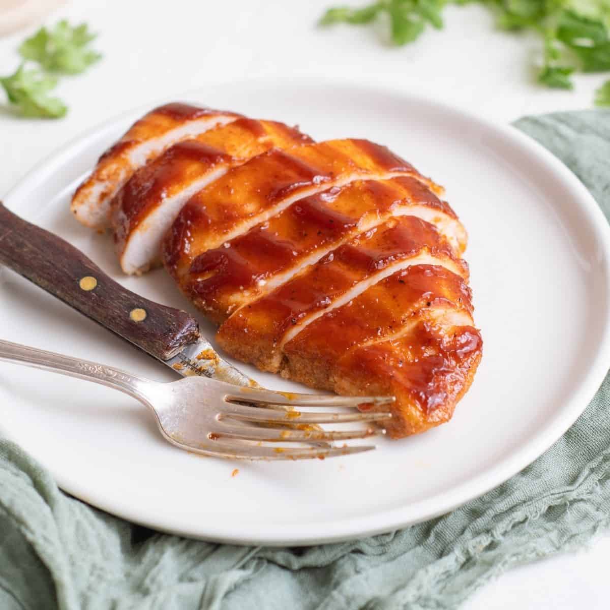 https://cupcakesandkalechips.com/wp-content/uploads/2021/07/Baked-BBQ-Chicken-Breasts.jpg