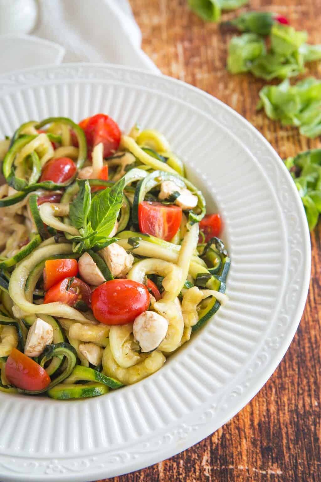 Caprese Zoodles Salad - fresh, healthy & easy! | Cupcakes & Kale Chips