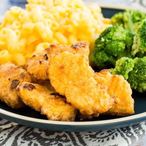 Air fryer chicken nuggets served with mac and cheese and broccoli.