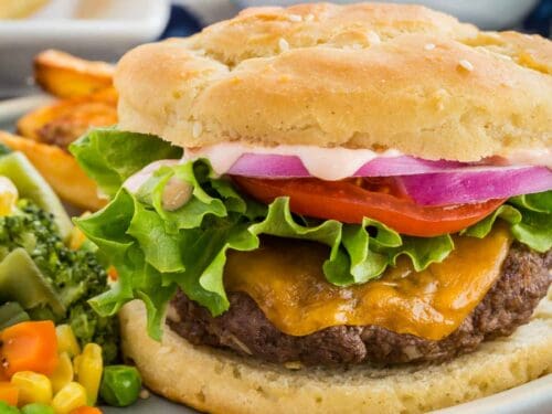 https://cupcakesandkalechips.com/wp-content/uploads/2022/02/Air-Fryer-Hamburgers-Recipe-0947-500x375.jpg