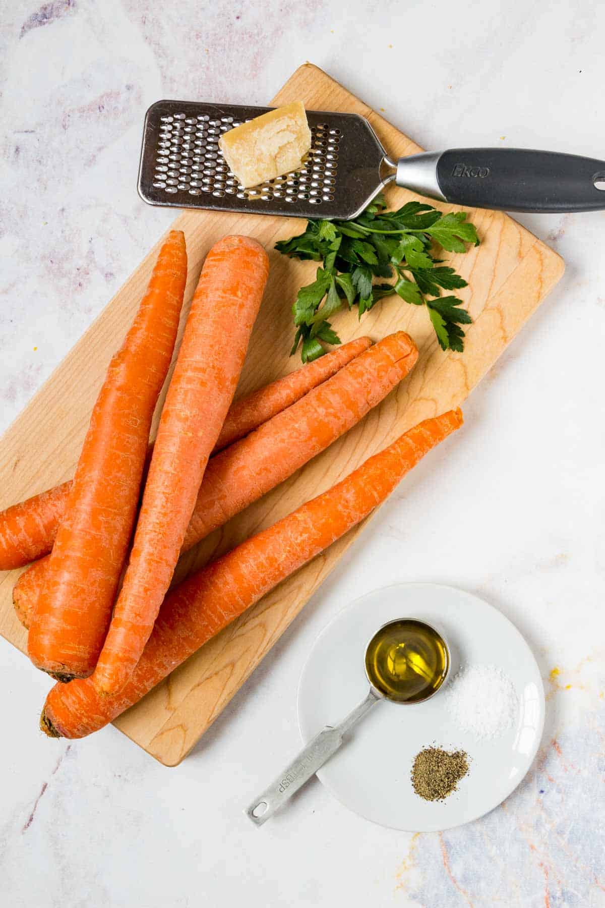 The ingredients for air fryer roasted carrots.