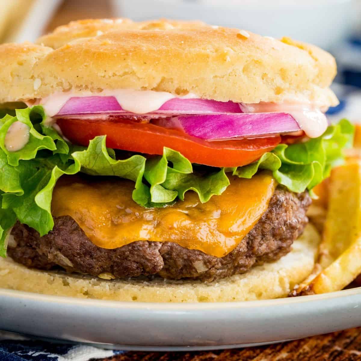 https://cupcakesandkalechips.com/wp-content/uploads/2022/03/Air-Fryer-Hamburgers-Featured.jpeg