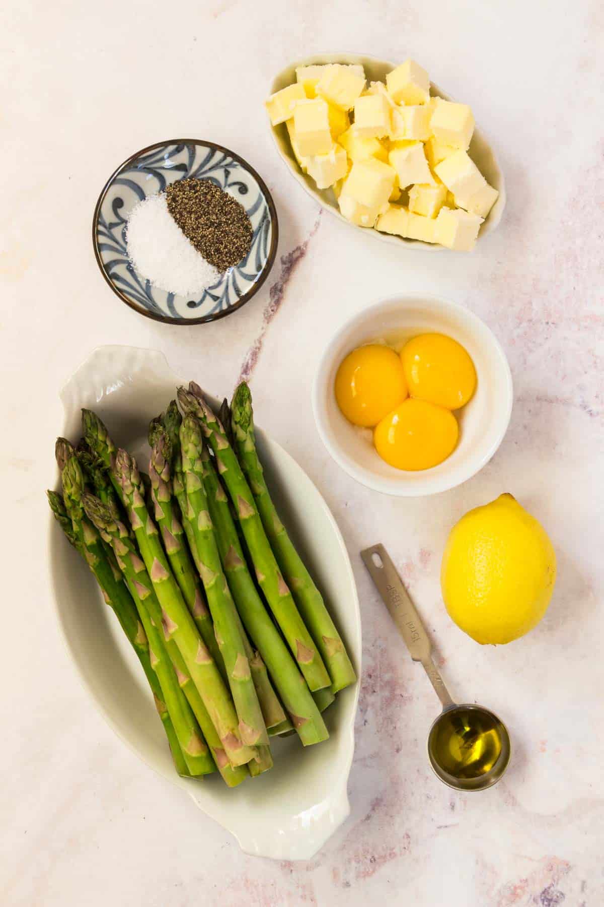 The ingredients for roasted asparagus with hollandaise sauce.