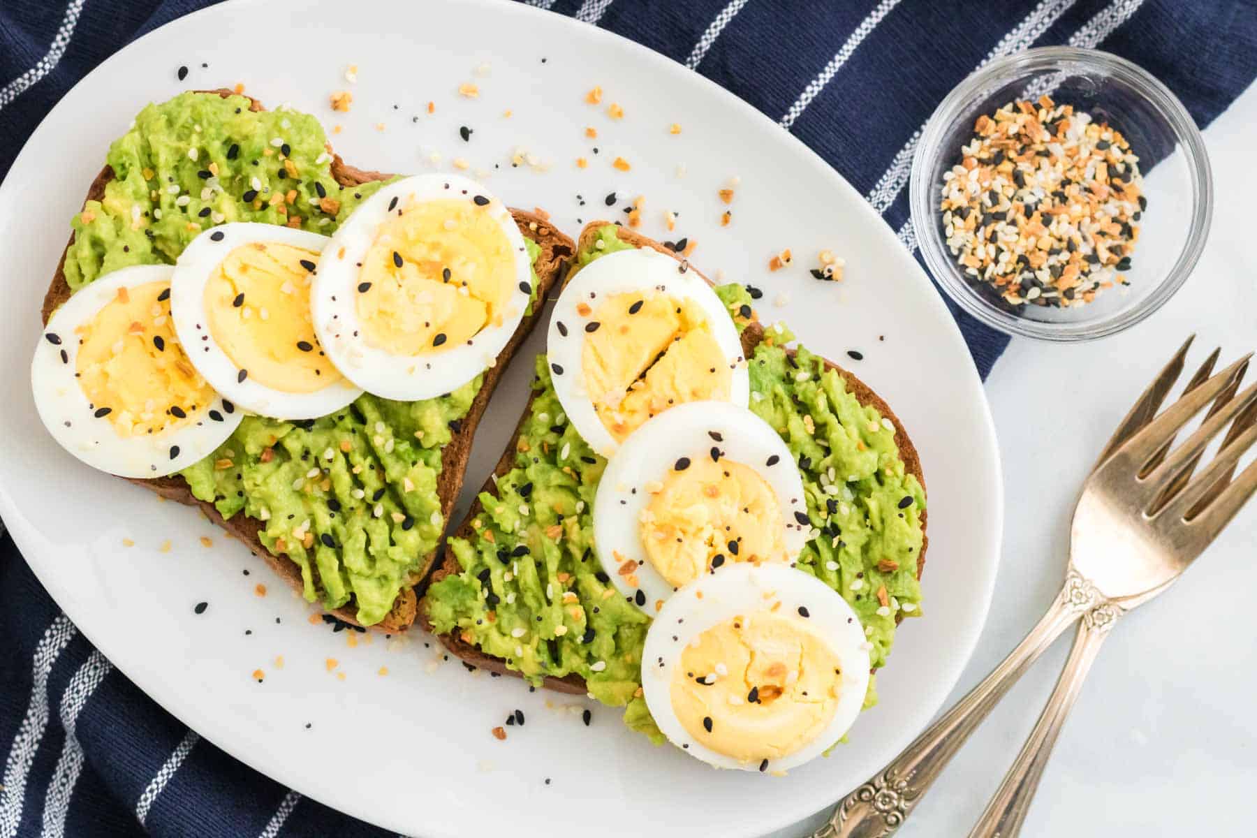 Avocado Toast with Everything Seasoning (Gluten-Free) – Hearty Smarty