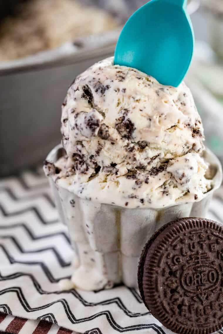 No-Churn Cookies and Cream Ice Cream | Cupcakes & Kale Chips