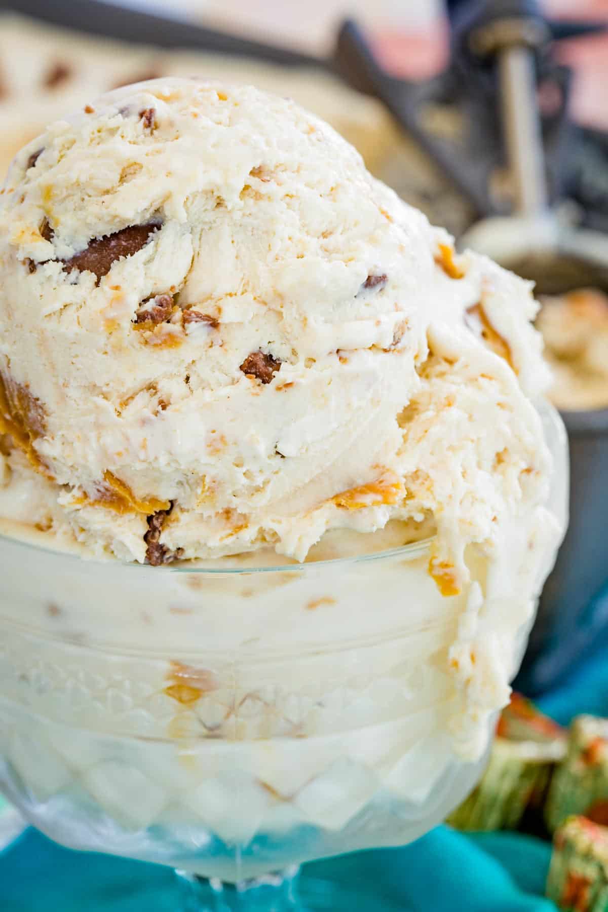 Close up of a serving of no-churn Reese's ice cream in a glass ice cream dish.