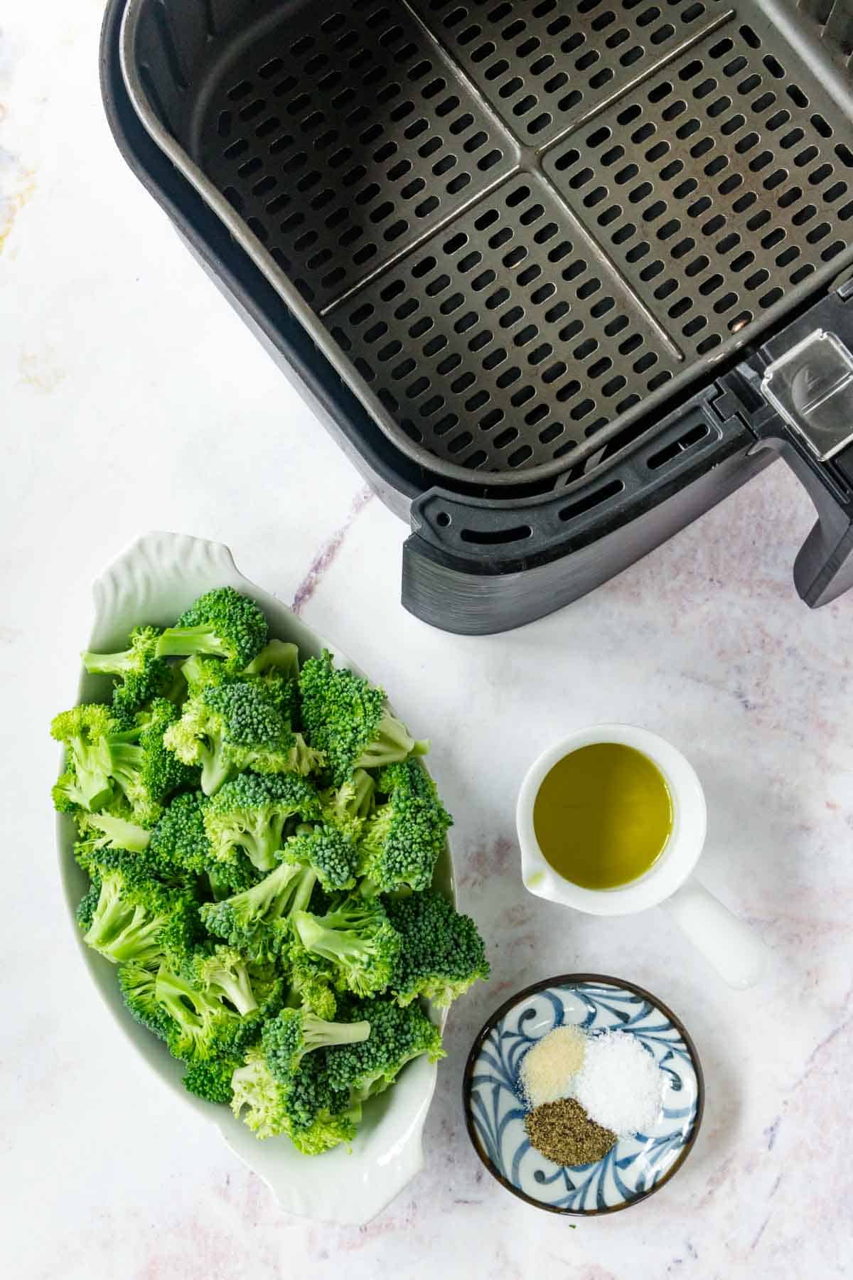 The ingredients for air fryer broccoli.