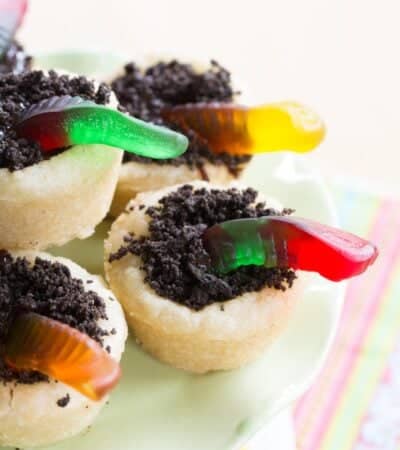 Cookie cups filled with oreo dirt and gummy worms.