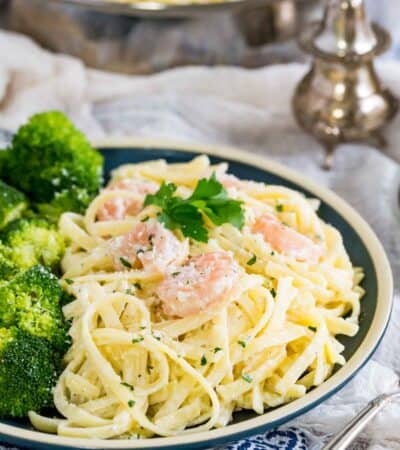 A plate of gluten-free shrimp alfredo.