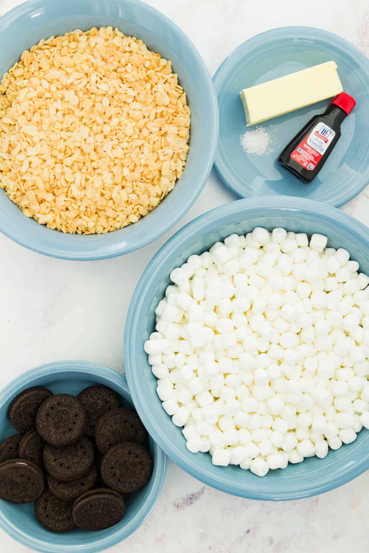 Ingredients to make Oreo Rice Krispies treats: Oreos, rice cereal, mini marshmallows, vanilla, and butter.