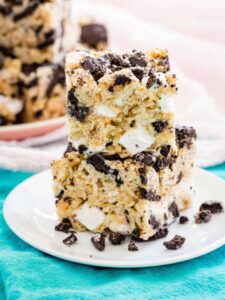 A stack of Oreo Rice Krispies treats.