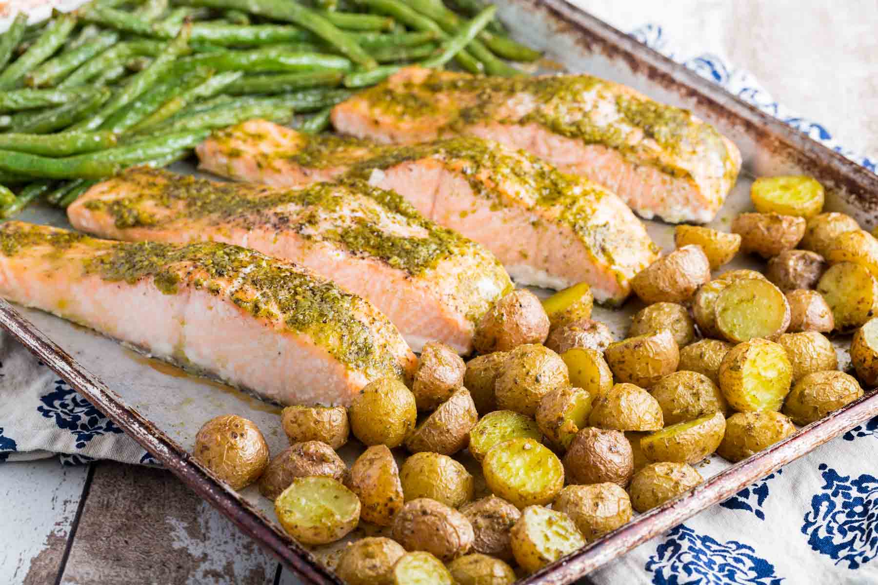 Pesto Salmon Sheet Pan Dinner | Cupcakes & Kale Chips