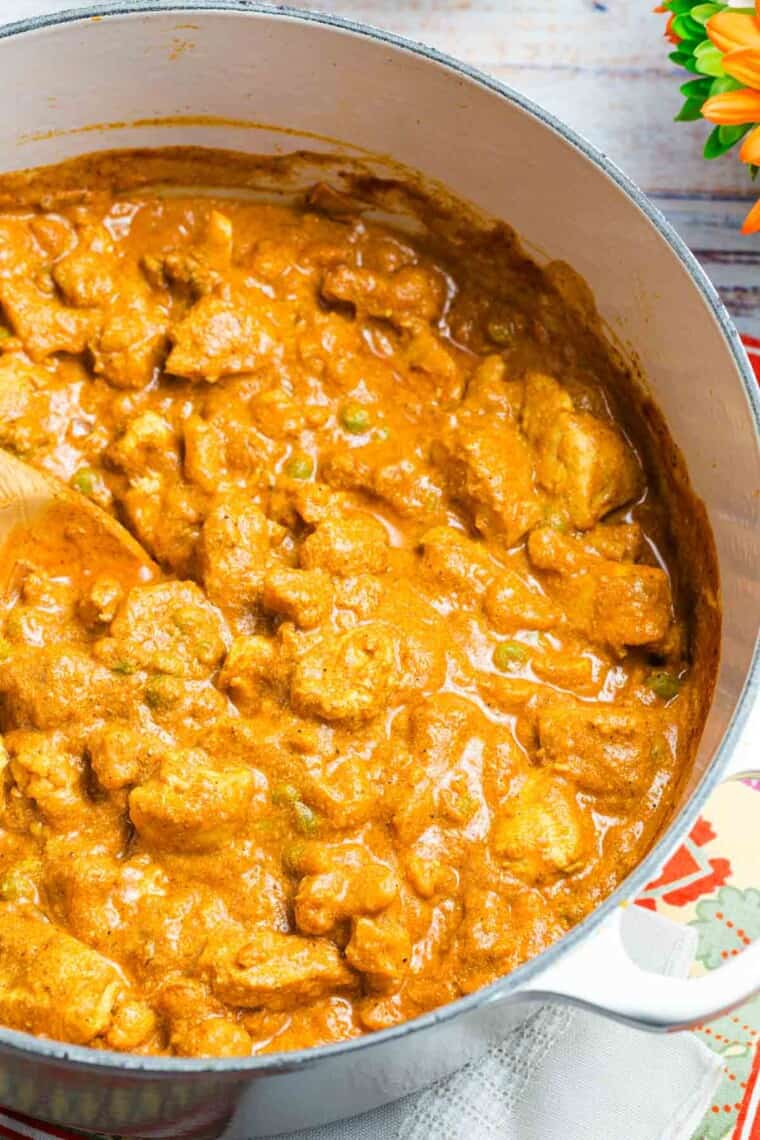 The cooked pot of quick chicken curry in a close up photo.