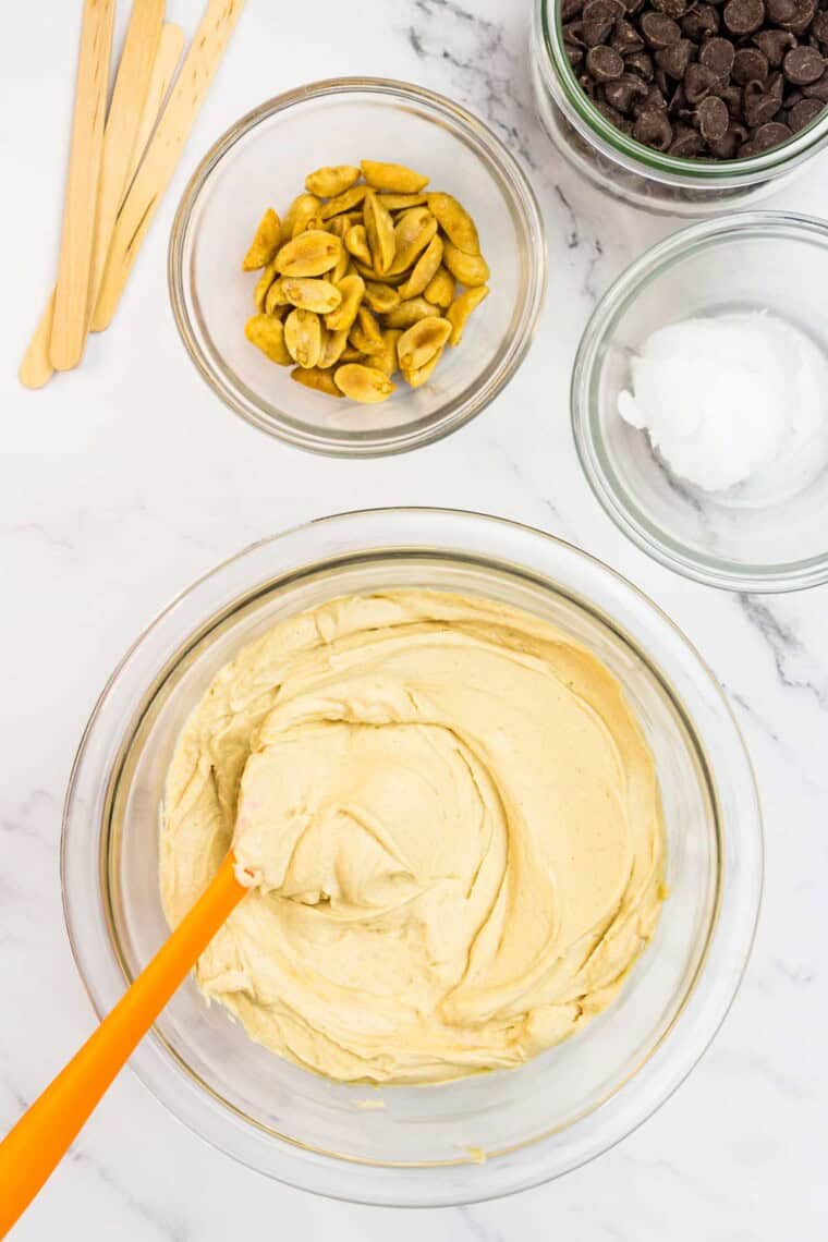 Yogurt and peanut butter are mixed until smooth.