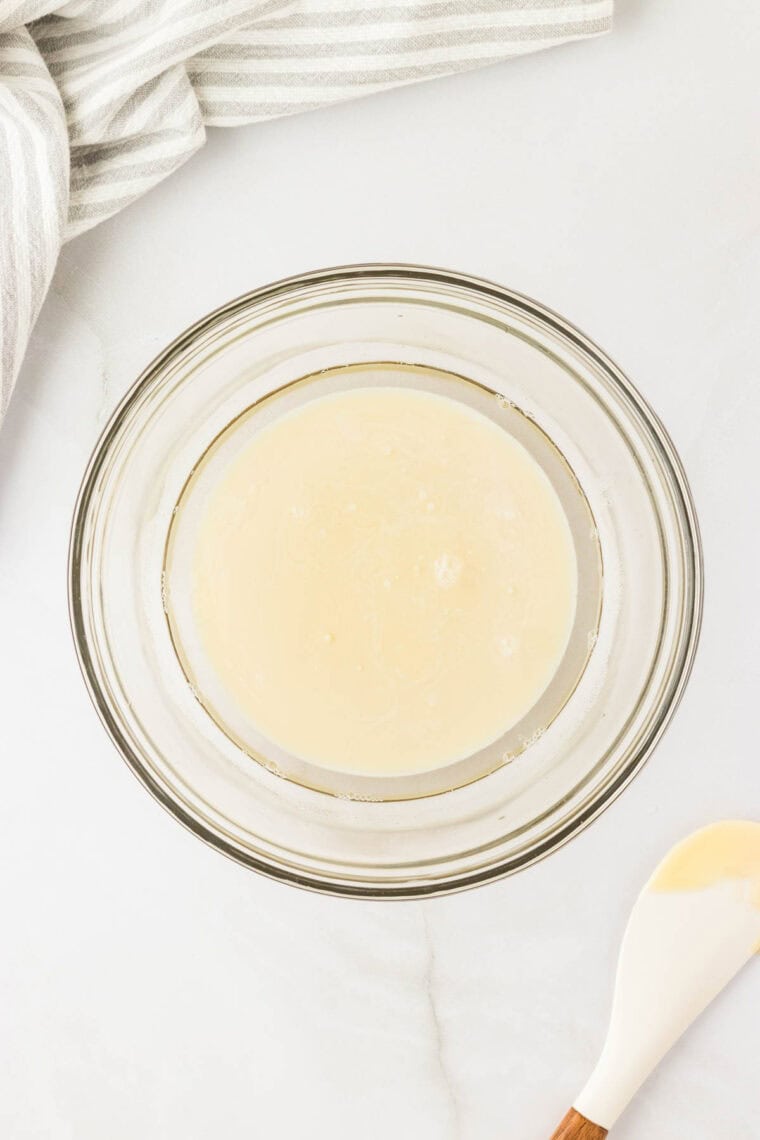 Stir the gelatin and water together.