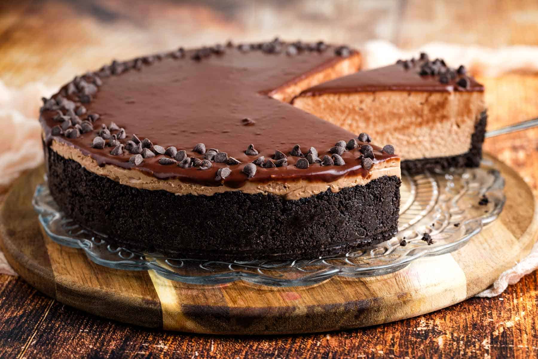 A piece of Nutella cheesecake is lifted out of the cheesecake.