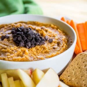 Featured image for pumpkin pie hummus.