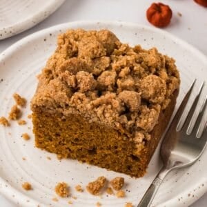 Featured image for pumpkin crumb cake recipe.