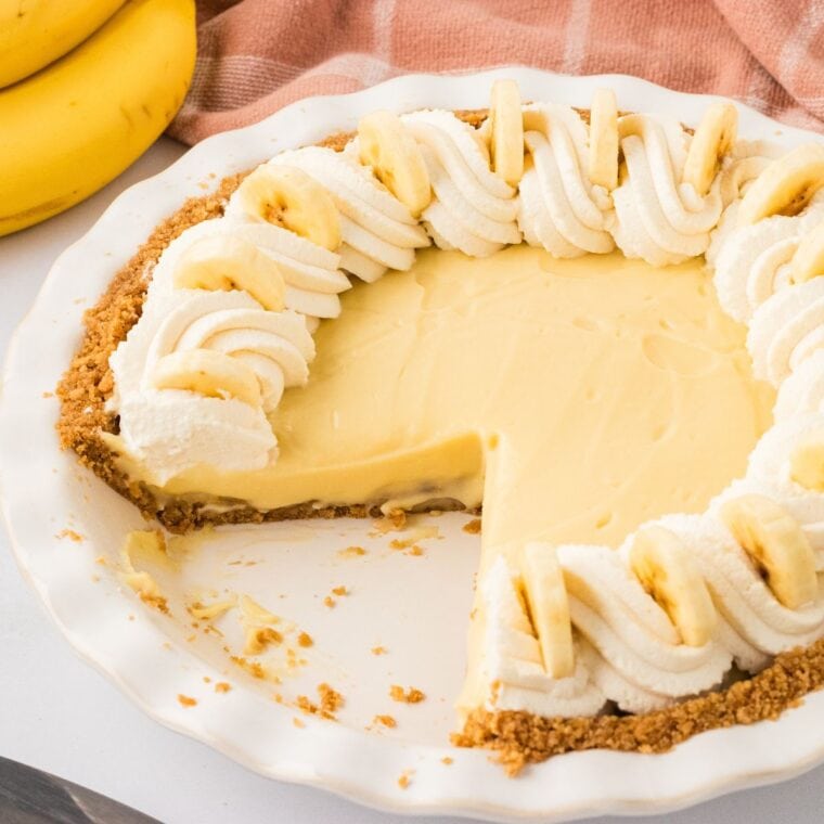 Featured image for gluten free banana cream pie.
