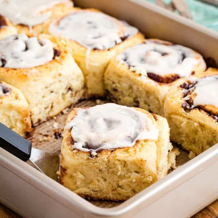 Featured image for chocolate cinnamon rolls.