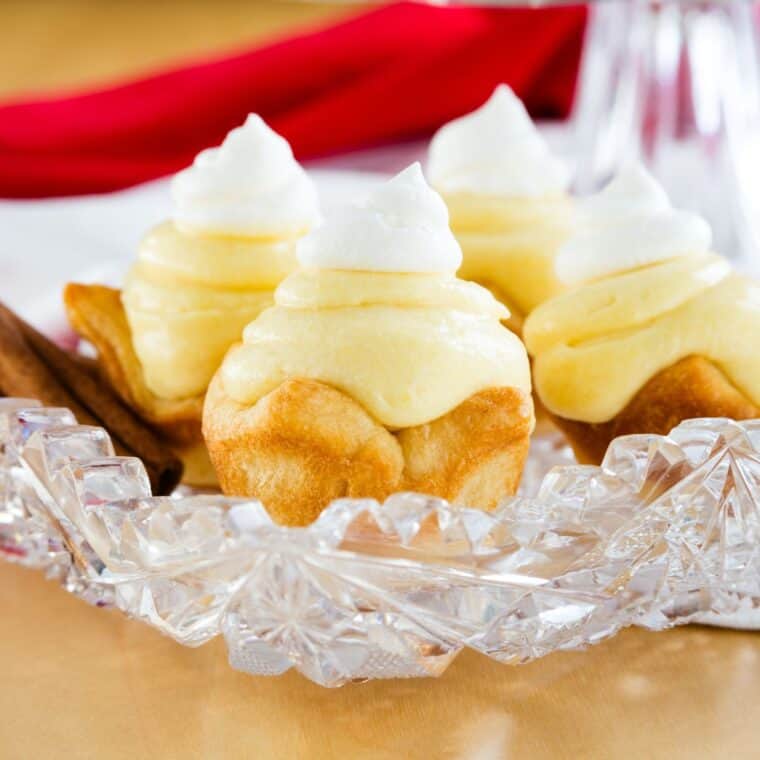 Feature image for mini eggnog pies.
