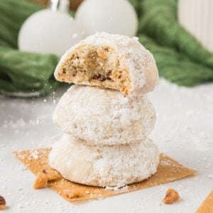 Featured image for toffee almond snowball cookie recipe.